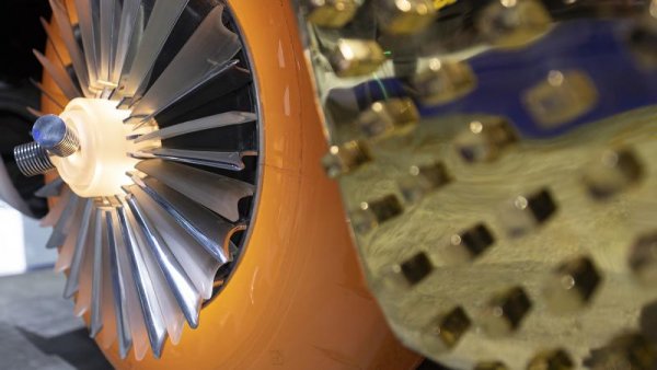 Ако Golden Sahara II ви изглежда позната, това може да се дължи на факта, че е участвала във филма Cinderfella от 1960 г. и в американското шоу I've Got a Secret. След това автомобилът е паркиран в гараж за около половин век, докато се появява отново и е продаден на търга миналия май. Купена е от Klairmont Kollections и старателно възстановена.